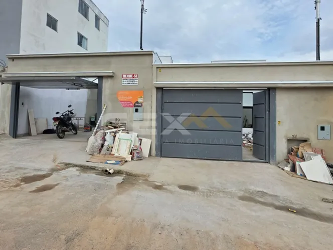 Casa à Venda com 03 Quartos no Bairro Fábio Notini em Divinópolis MG.