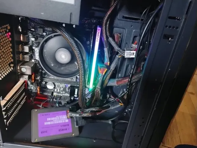 PC Gamer AMD Ryzen 5 4600G, 16GB