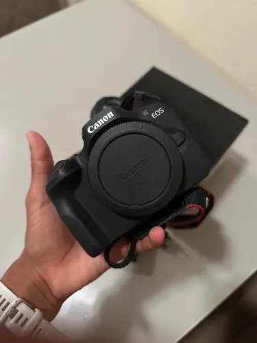 Câmera Cânon EOS R100