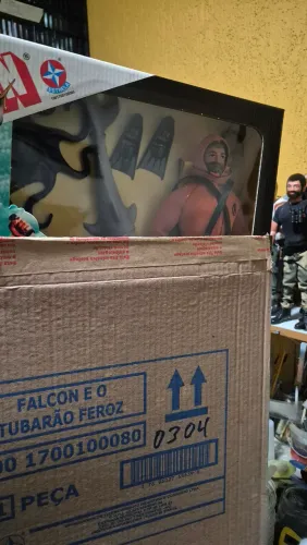 Boneco Falcon - Aventura Tubarão Feroz