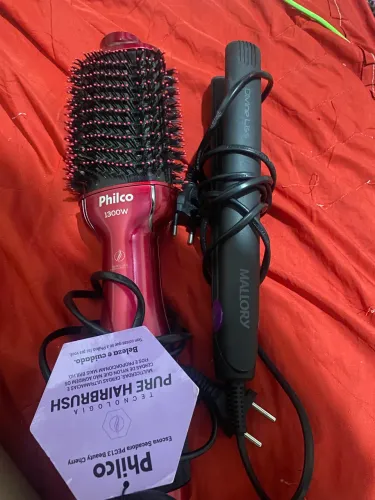 Escova de cabelo e chapinha