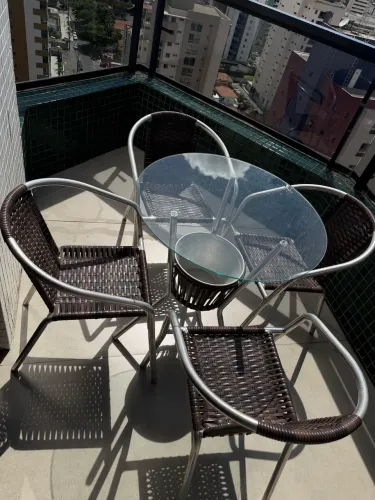 Conjunto de mesa e 4 cadeiras