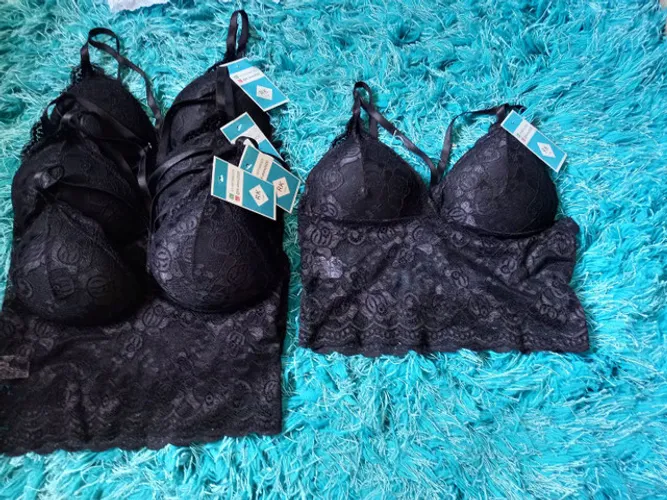Cropped renda com ajuste na alça 