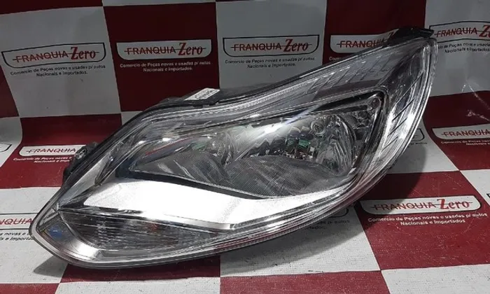 Farol Focus 2014 a 2016 lado esquerdo