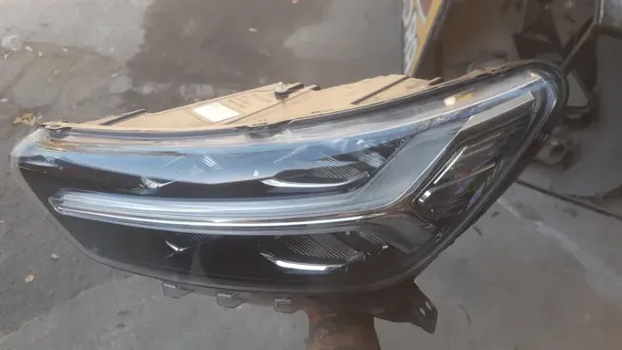Farol do Volvo XC40