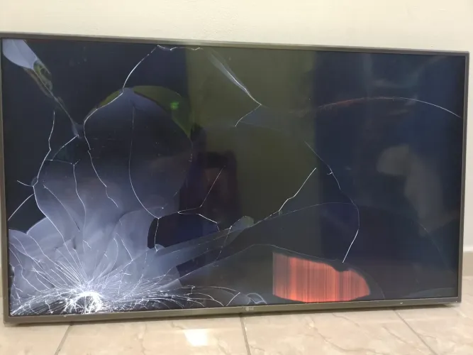 Vendo TV LG 50UN8000PSD para retiradas de peças