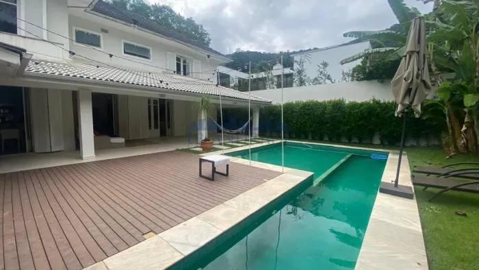 CASA EM CONDOMINIO FECHADO NA BARRA DA TIJUCA