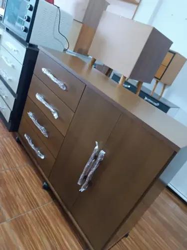 CÔMODA NOVA EM OFERTA COM RODINHAS 