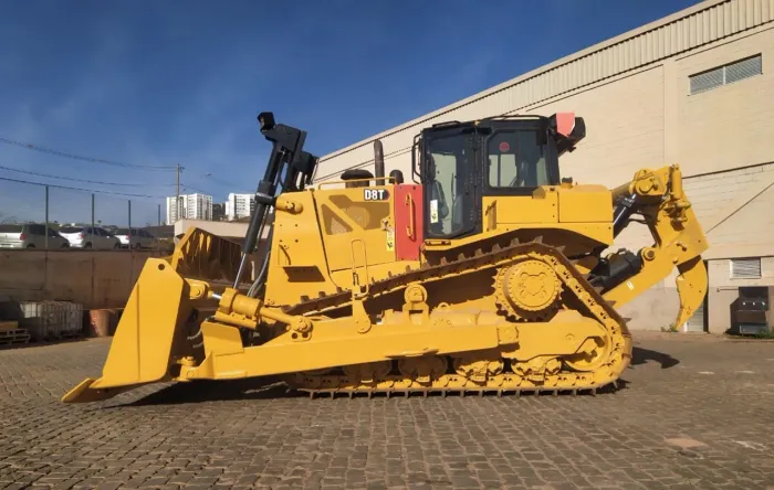 Trator de Esteira Caterpillar D8T ano 2022 com 8000 horas, em MG
