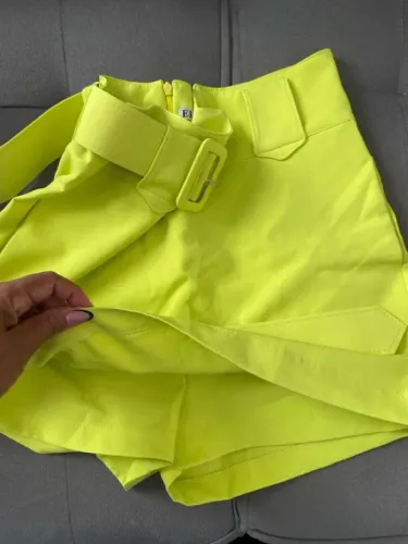 Short saia neon