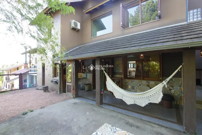 Casa em condomínio com 4 quartos para comprar no bairro Vila Nova