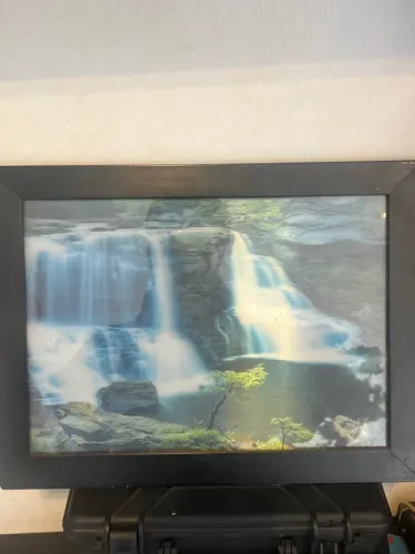 Quadro Paisagem 3D Cachoeira com Moldura preta c/ vidro 40 x 29 cm