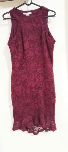 Vestido de Renda Elegante