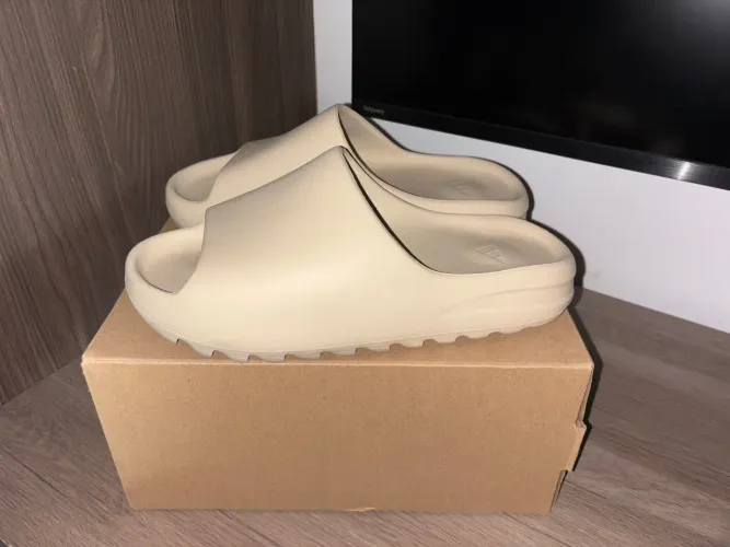Yeezy Slide Bone (2022)