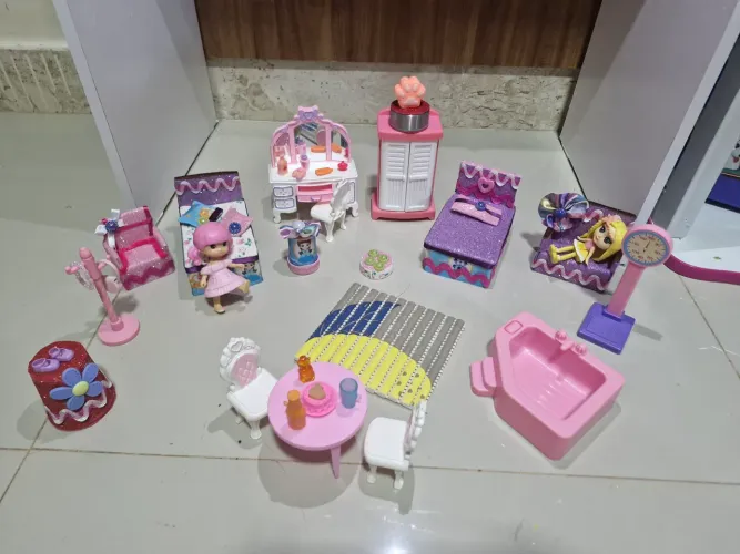Kit boneca, sala, quarto, psina e muito mais 