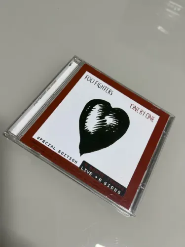 FOO FIGHTERS - ONE BY ONE SPECIAL EDITION