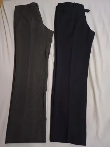  Leia: Duas calças sociais masculina da Blowbell. 