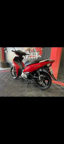 Vendo moto impecável pouco km nova praticamente 