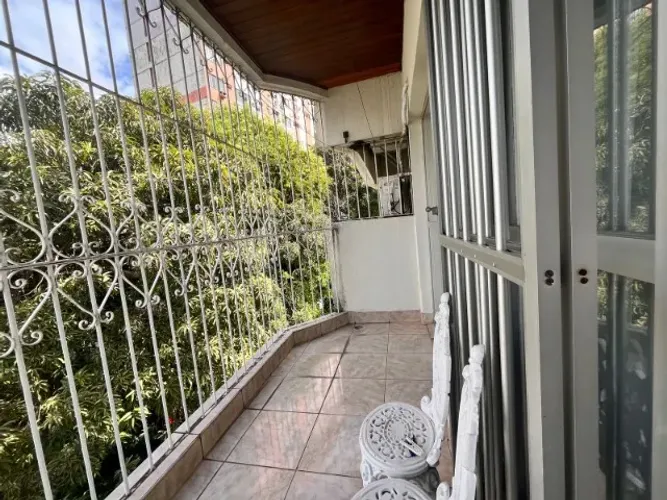 Edifício José Vicente Cruz- Apartamento Nascente Com 02 Quartos Com Sacada.