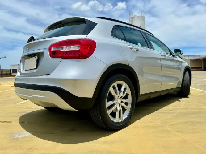 MERCEDES GLA 200 IMPECAVEL BAIXA KM