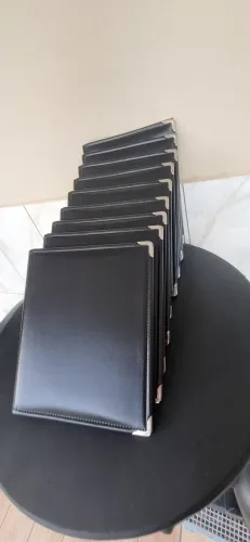 Pasta em couro para cardápio e organização de documentos em geral