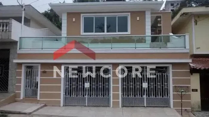 Casa em Rua José Bonifácio - Centro Alto - Ribeirão Pires/SP