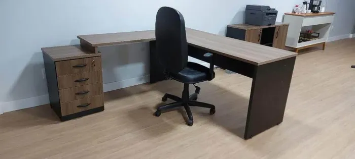 Mesa de escritório em L ( de Fábrica)!!!