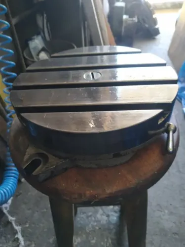Mesa divisora angular