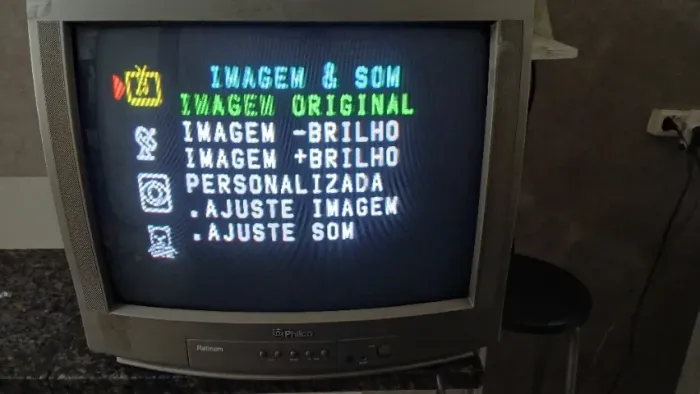 TV Antiga raridade funcionando perfeitamente. 