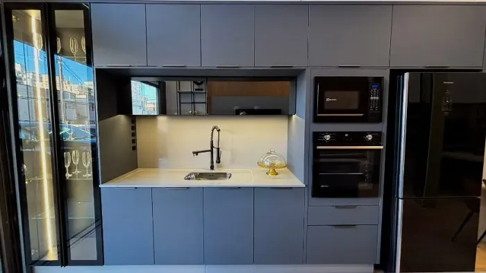 Cozinha em Mdf acompanha mármore.