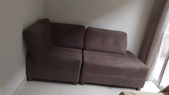 Vendo sofá de 3 lugares suede