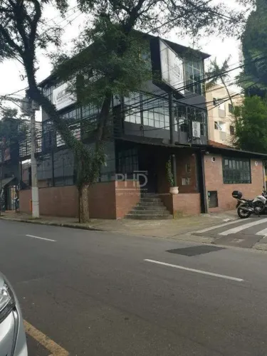 Salão Comercial à Venda em Centro de Guaiçara 315m² Privativos + Quintal