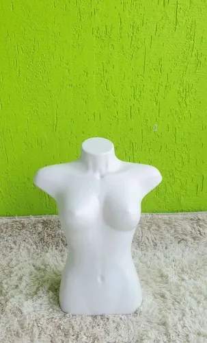 Busto feminino em plastico branco 