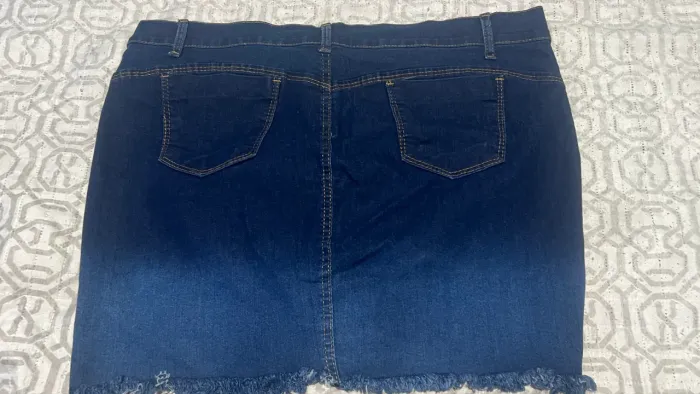 Vende-se saia jeans nova 