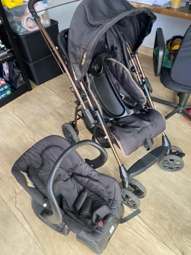 Carrinho de Bebê Passeio Alça Reversível Milano Preto Galzerano + bebê conforto com base