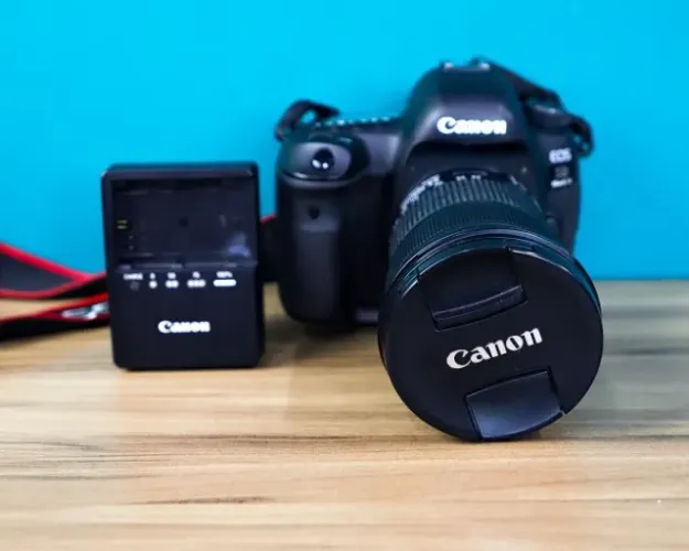 MAQUINA FOTOGRAFICA CANON 5D PROFISSIONAL