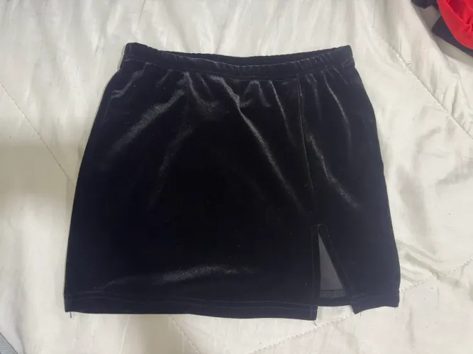 Saia veludo curta preta