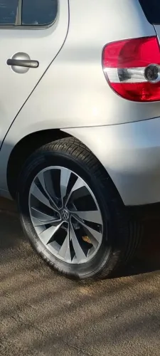  Troco Rodas 16 diamantada do Fox em roda 15 com pneu.