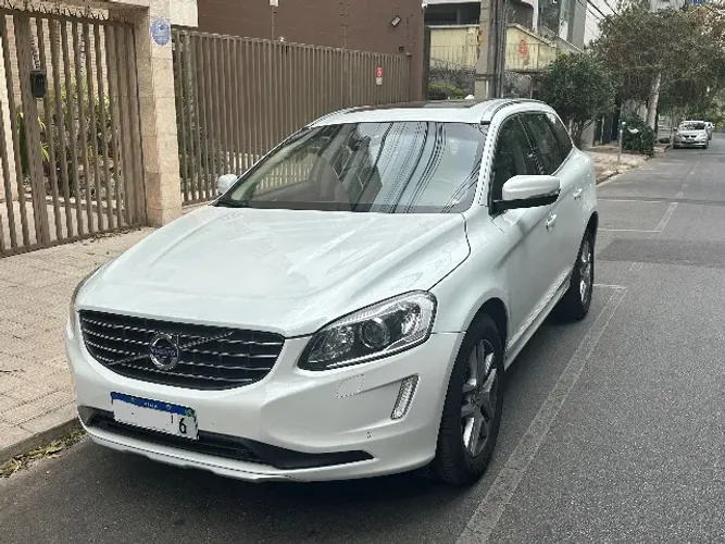 Volvo XC 60 D-5 Momentum 2.4 AWD Diesel 5P 2017