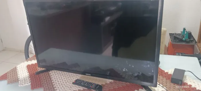 TV Samsung 32 modelo UN32J4290AG defeito no display.