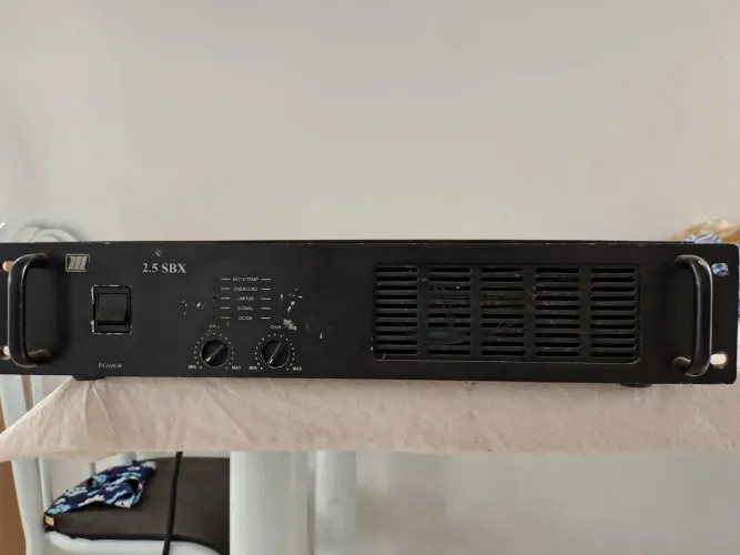 Amplificador machine 2.5 SBX<br>Potência 4ohms: 600w RMS (2x 300w)