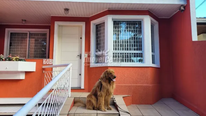 SOBRADO com 3 dormitórios à venda com 136.96m² por R$ 599.000,00 no bairro Bacacheri - CUR