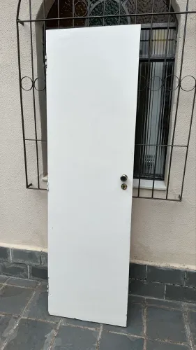 Porta banheiro com fechadura 