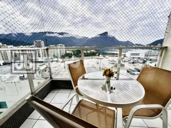 Apartamento à venda no Leblon, 1 quarto, varanda, 1 vaga e total infraestrutura