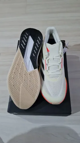 Tênis Adidas , original, novo , sem uso tamanho 44