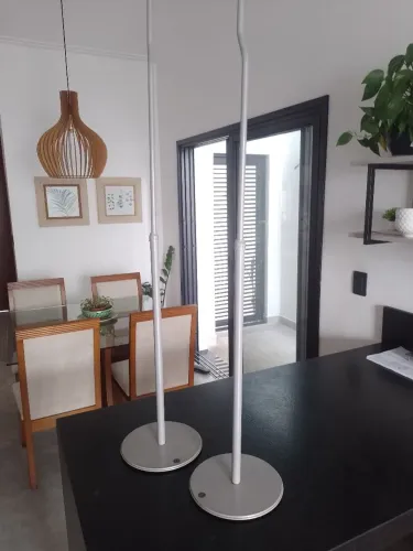 Pedestal para caixa satélite 