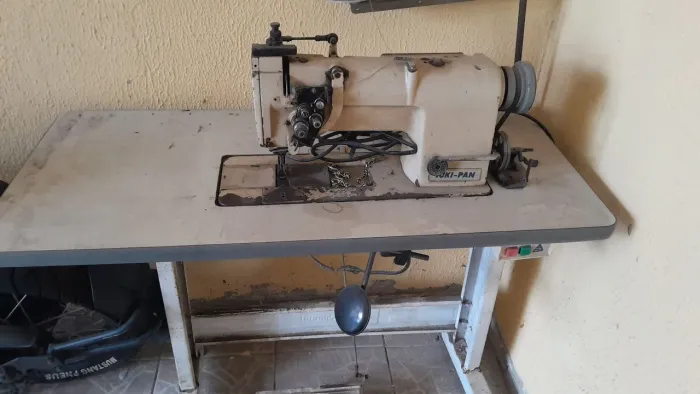 Máquina duas agulha