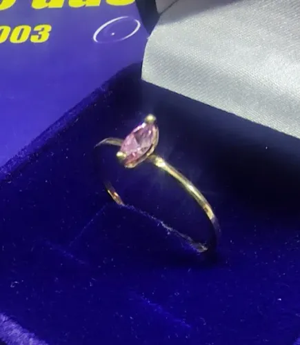 Anel Solitário Pedra Rosa Aparador 15 Anos Namoro Feminino Ouro 18 kilates Peso 1.00 Grama