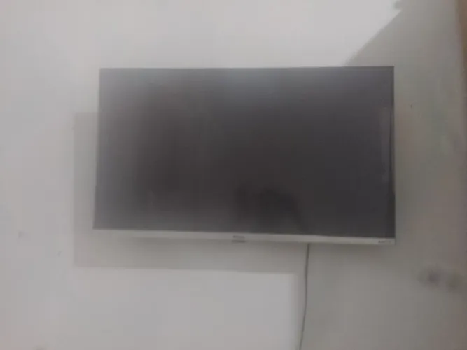 Vendo tv e guarda roupa