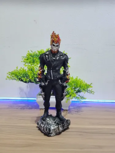 BONECO MOTOQUEIRO FANTASMA COLECIONAVEL EM RESINA